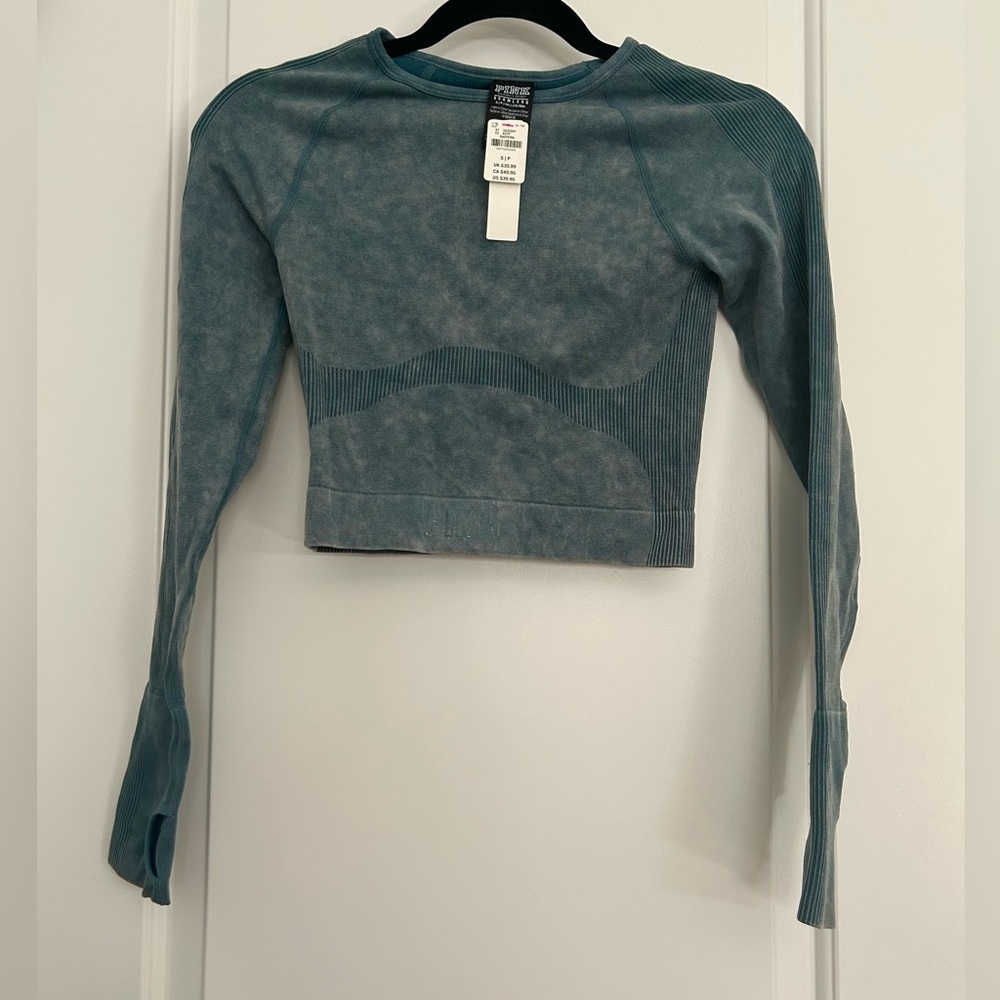 Victoria’s Secret Seamless Cropped Workout Active Long Sleeve Top